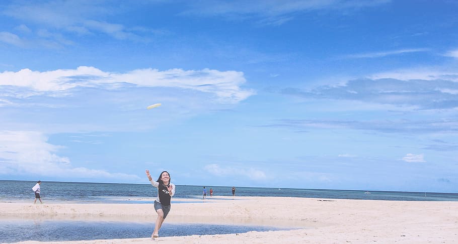 chasing, beach, sea, water, sky, land, horizon, cloud - sky HD wallpaper