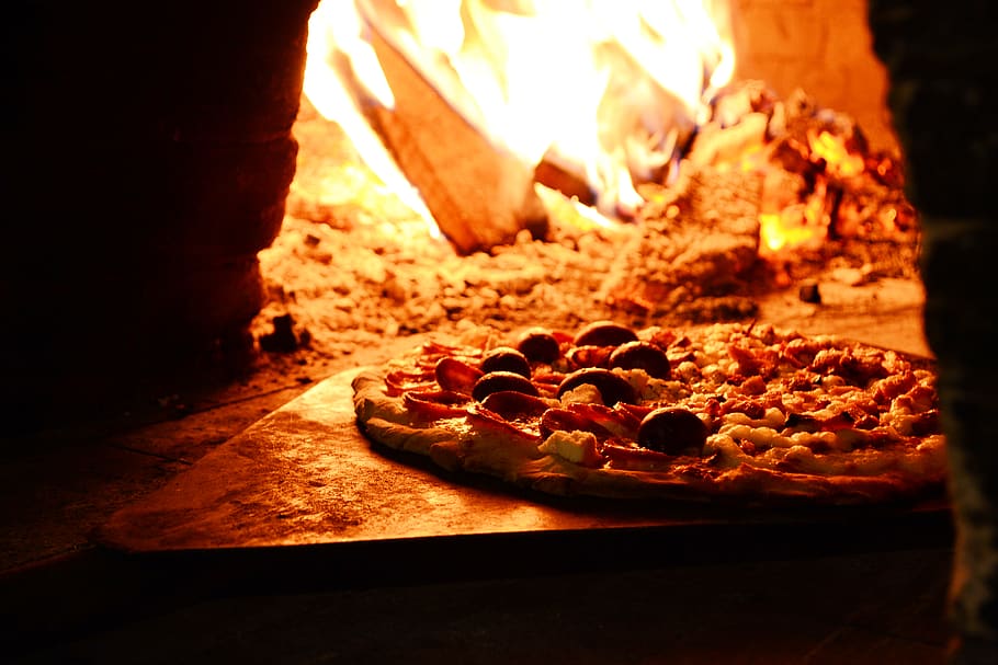 Close-up Photo of Pizza Near Bonfire, blur, burn, dark, dawn, HD wallpaper
