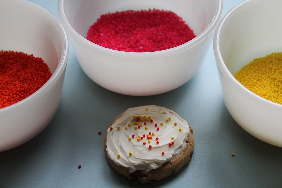 icing, cookie, fun, color, warm colors, sprinkle, sprinkles HD wallpaper