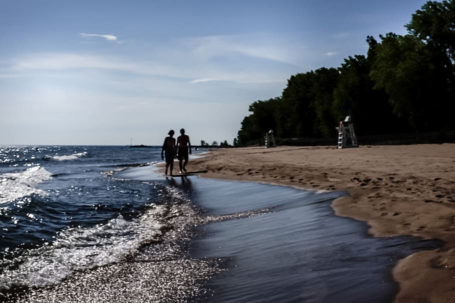 Silhouettes on the shore, alone, background, beach, beautiful HD wallpaper