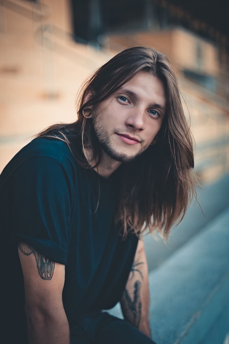 Shallow Focus Photo Of Man In Black Crew Neck T-shirt, fine-looking HD wallpaper