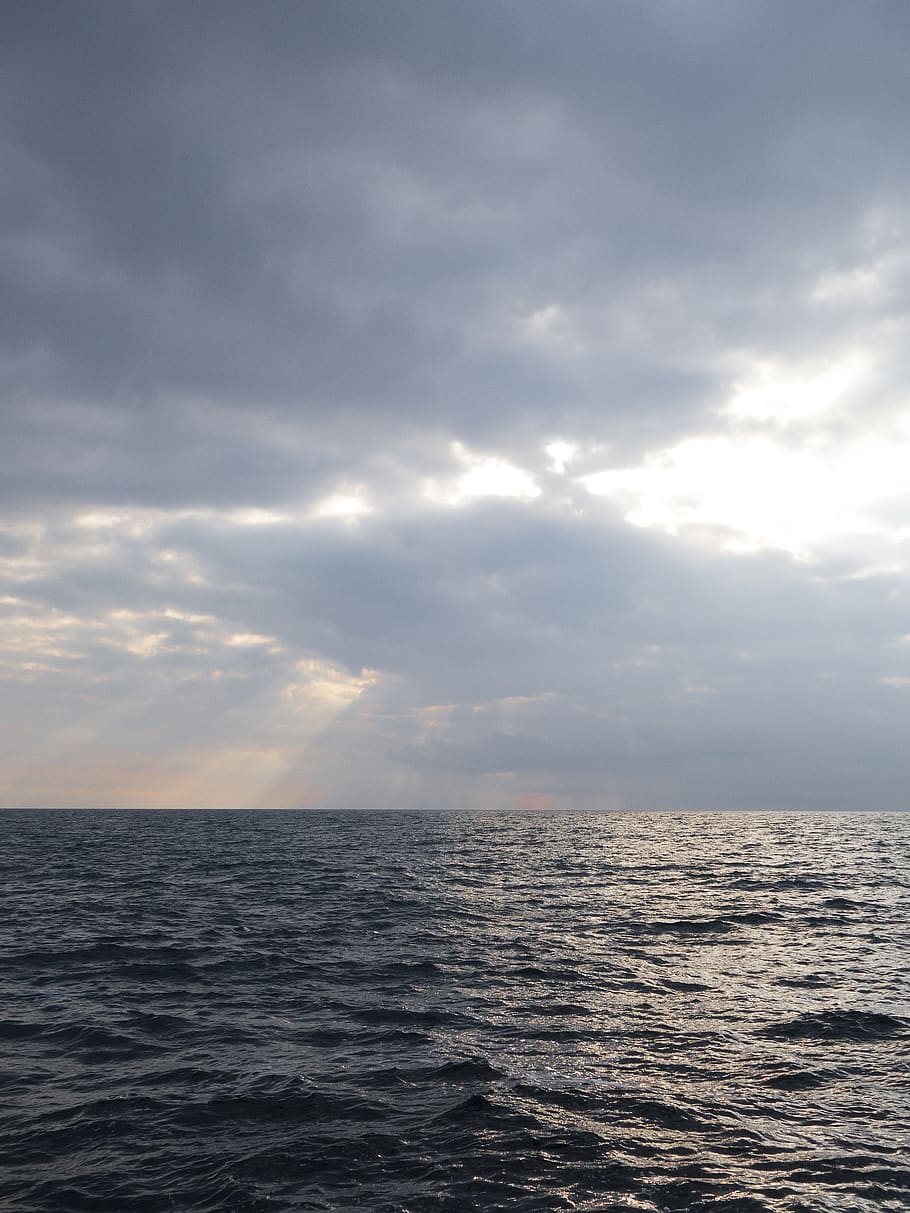 sea, light, ocean, ray, cloud, sun, limit, shadow, sky, water HD wallpaper