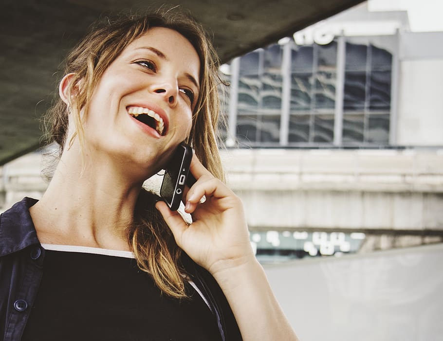 Woman Talking On The Phone, attractive, beautiful, communication HD wallpaper