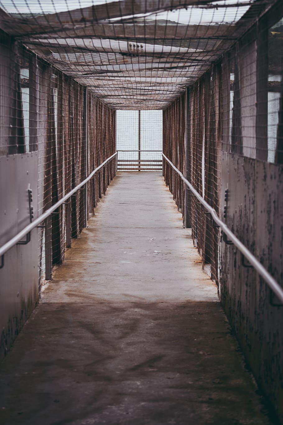 empty hallway in room, handrail, banister, water, bridge, railing HD wallpaper