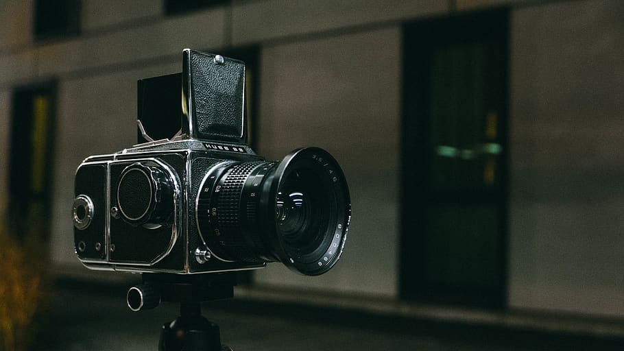 black DSLR camera, technology, focus on foreground, close-up HD wallpaper