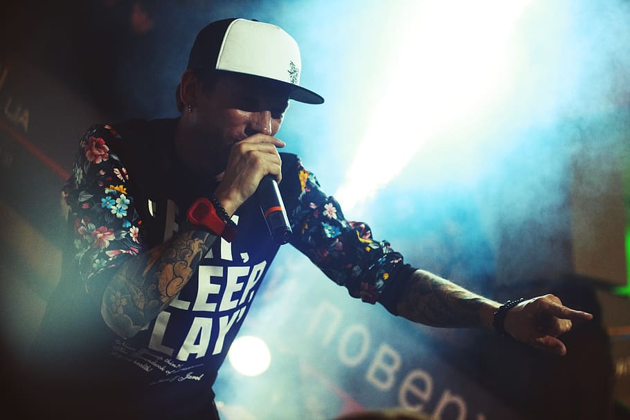 Man Holding Microphone, guy, musician, performance, person, arts culture and entertainment HD wallpaper