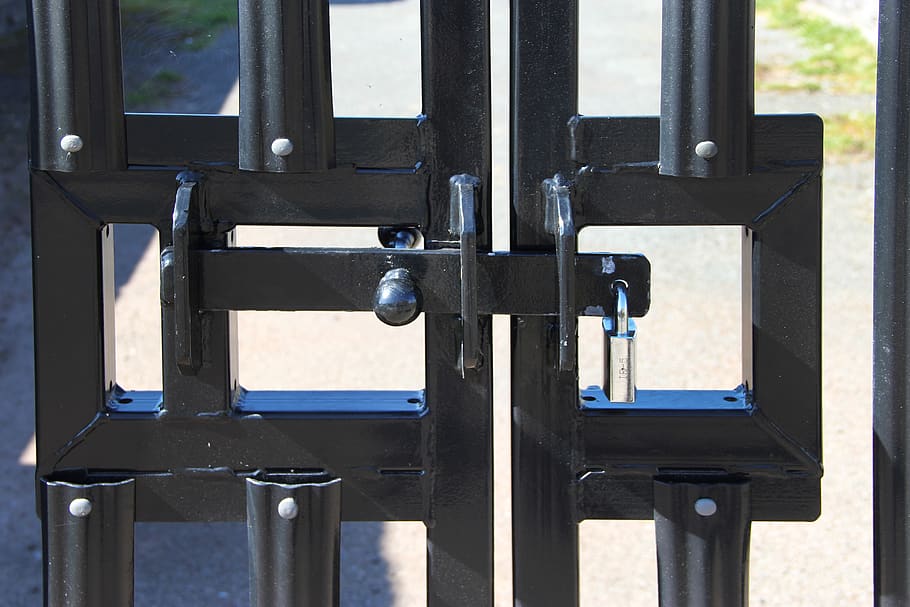 gate, lock, door, padlock, metal, entrance, closed, privacy HD wallpaper
