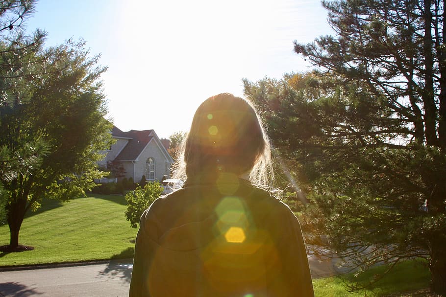 suns, models, humans, tree, trees, house, sparkles, sunlight HD wallpaper