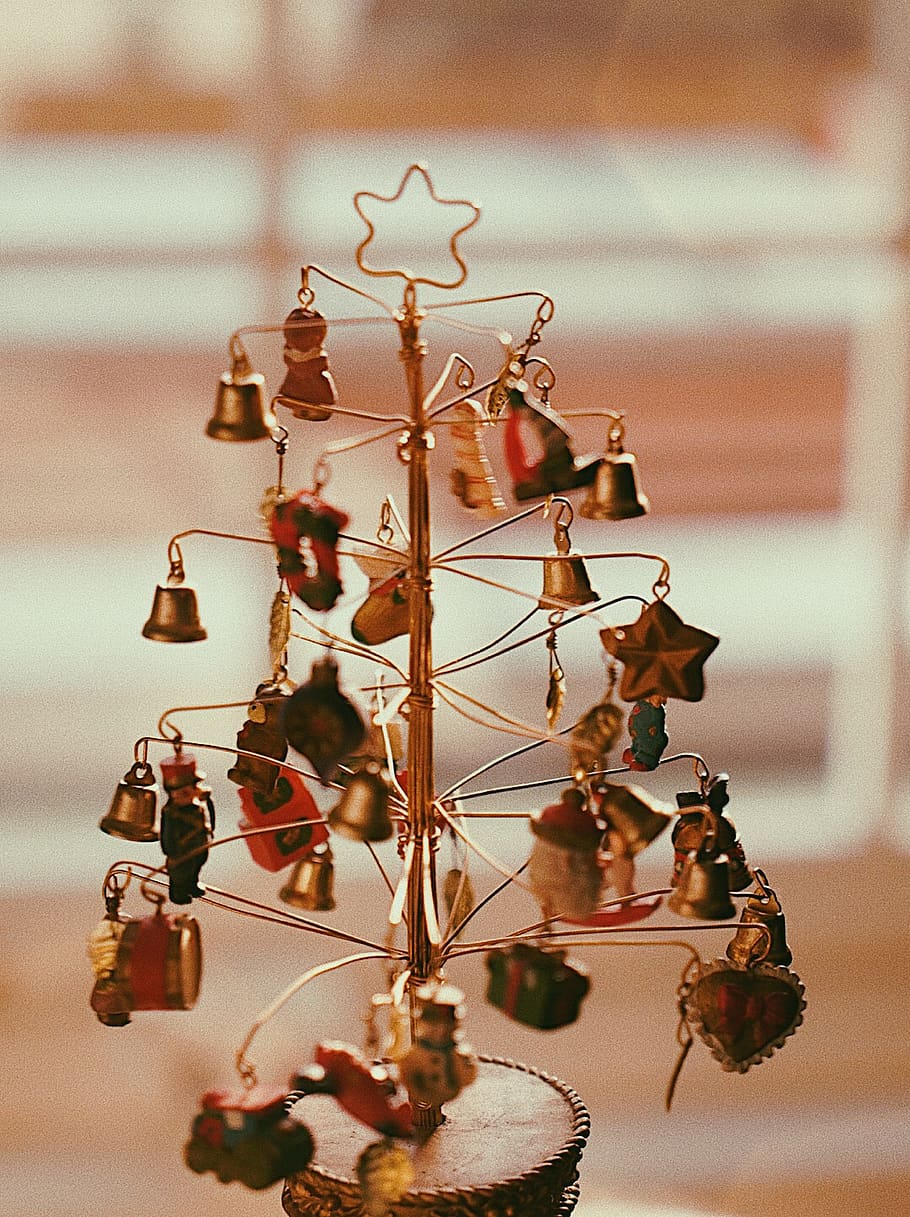 string Christmas tree with ornaments, decoration, no people, focus on foreground HD wallpaper