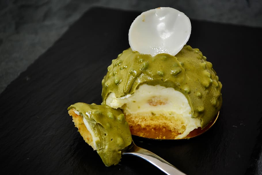 Matcha Cake on Plate, close-up, cream, delicious, food, meal HD wallpaper
