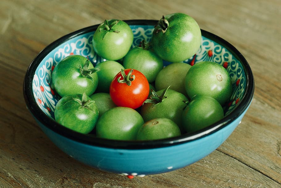 green and red tomatoes in bowl, bell pepper, produce, plant, food