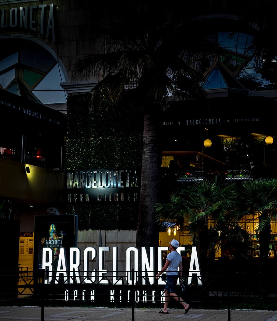 Man Walking in Front of Barceloneta Store, bar cafe, lights, night time HD wallpaper