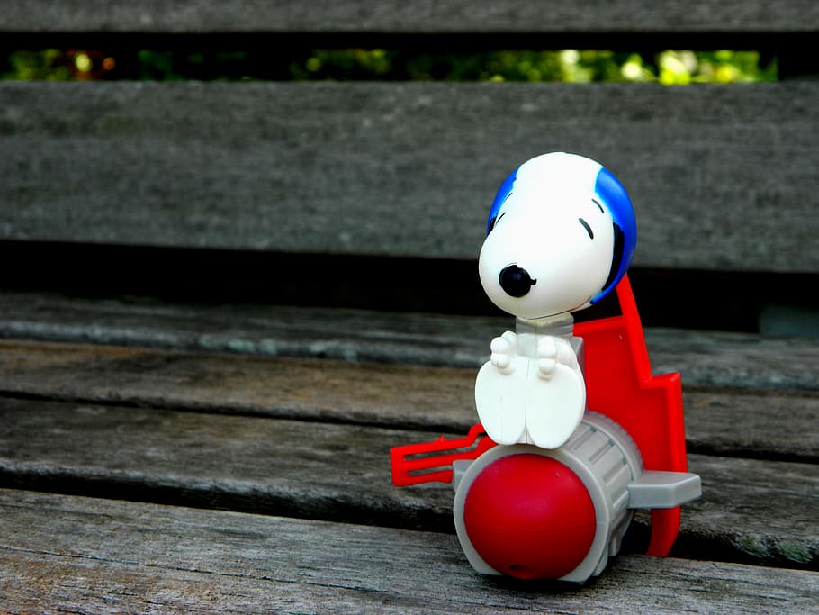 White Snoopy Plastic Figure, close-up, colors, cute, design, dog HD wallpaper