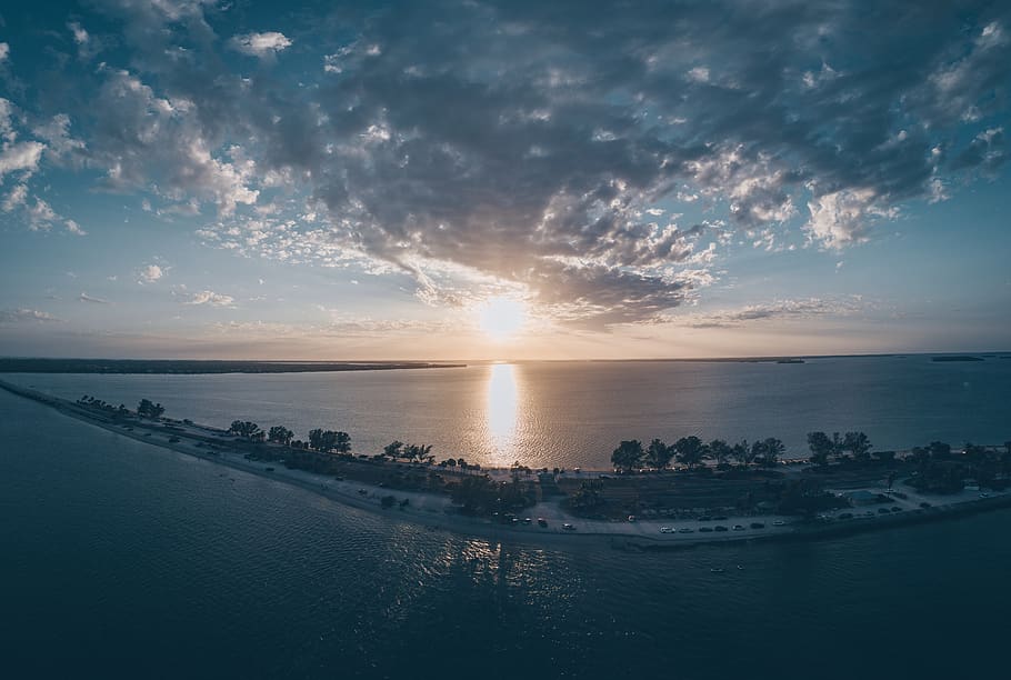 Scenic View of the Ocean during Sunrise, clouds, dawn, idyllic HD wallpaper