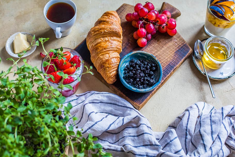 Blueberries And Grapes, bread, croissant, delicious, drink, food HD wallpaper