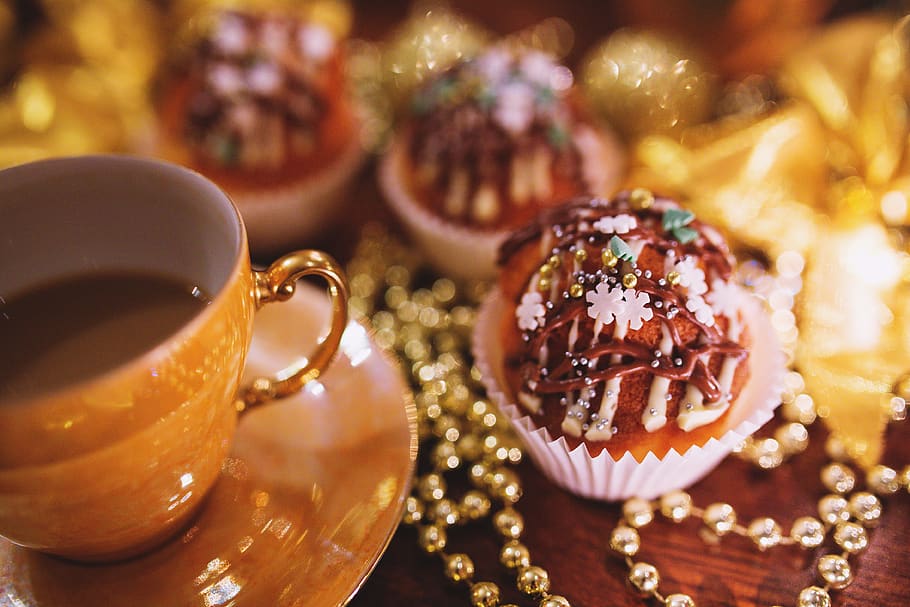 Christmas Cupcake & Coffee, cookie, holiday, holidays, muffin HD wallpaper