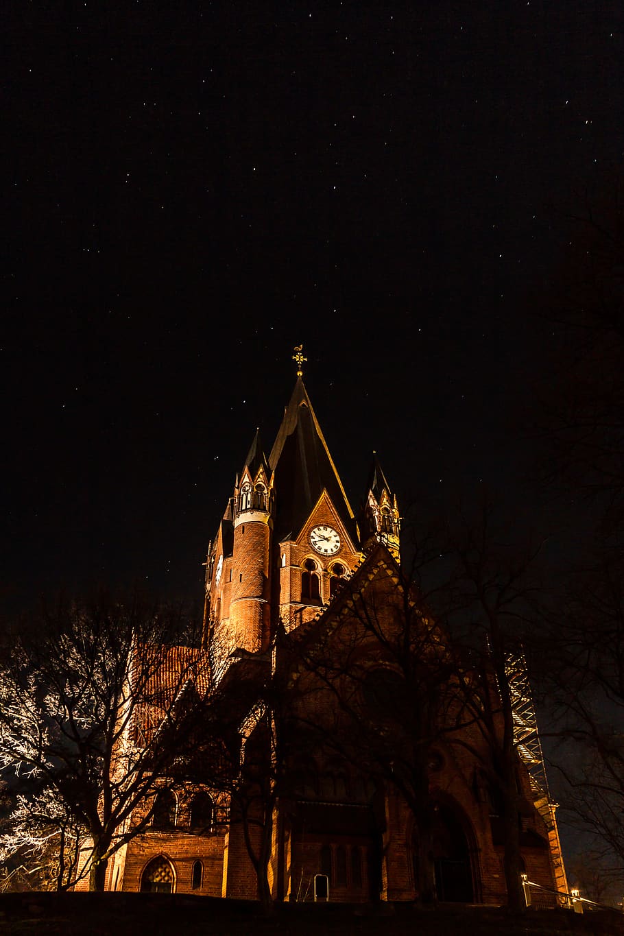 brown cathedral during nighttime, architecture, building, tower HD wallpaper