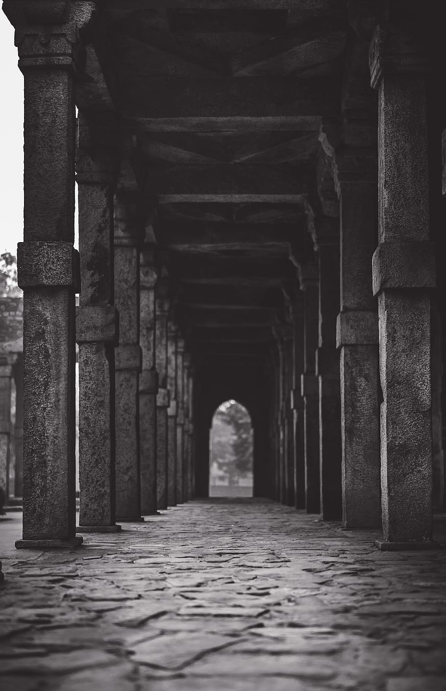 corridor, path, walkway, architecture, crypt, monument, column HD wallpaper
