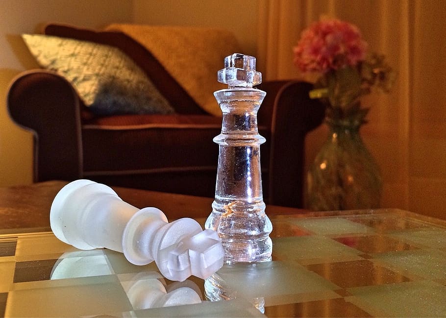 White King Chess Piece on Chess Board, battle, challenge, chess pieces HD wallpaper