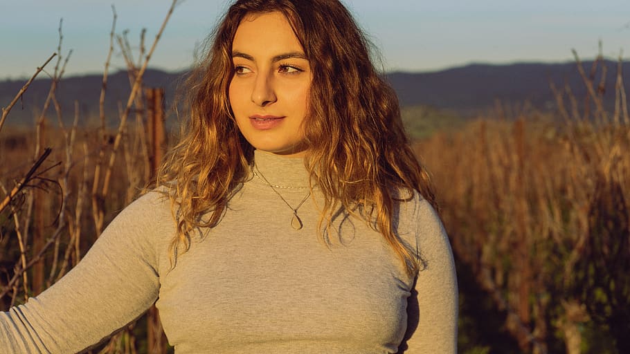 Portrait, young adult, one person, young women, focus on foreground HD wallpaper