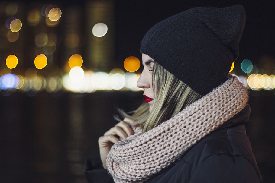 dark, night, bokeh, light, people, woman, girl, alone, cold HD wallpaper