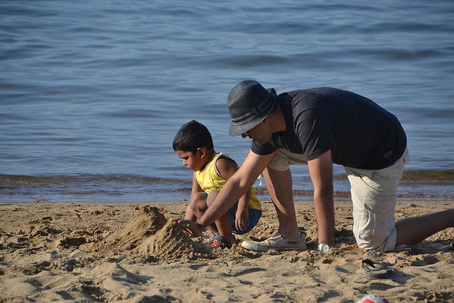 dad, son sand, father, summer, boy, vacation, fun, travel, together HD wallpaper