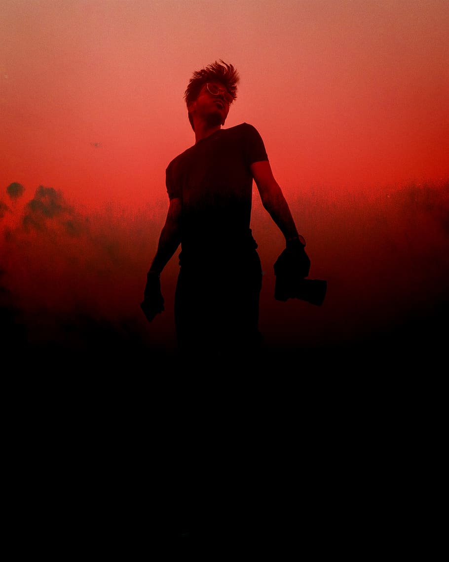 Standing Man Wearing Black Shirt, backlit, dawn, person, sunrise HD wallpaper