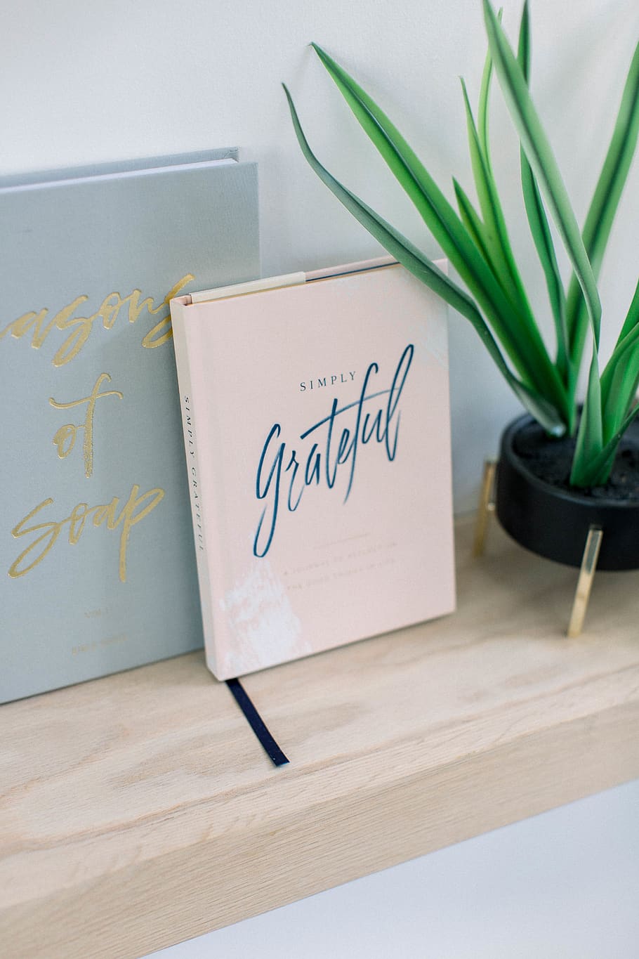 Simply Grateful case, communication, text, indoors, western script HD wallpaper