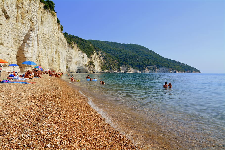 beach, bathers, sea, sand, rock, umbrellas, costa, vignanotica, HD wallpaper