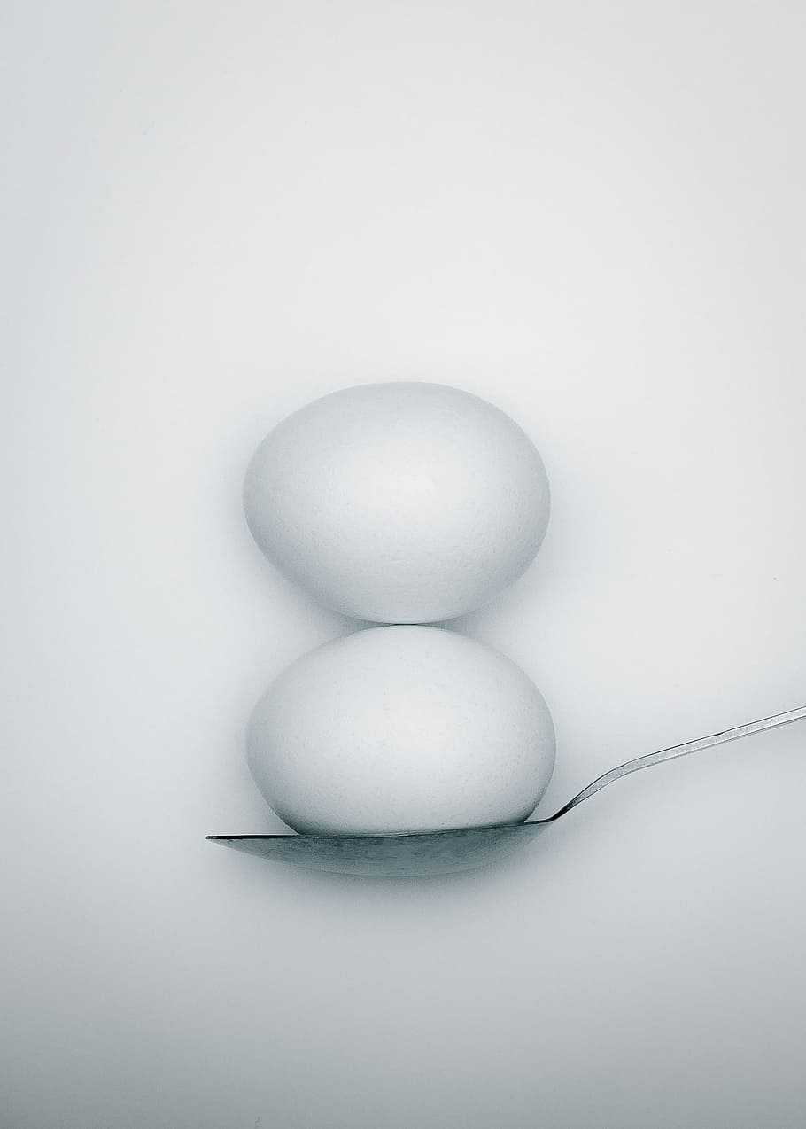 Simplistic eggs, easter, minimalistic, white, studio shot, food and drink HD wallpaper