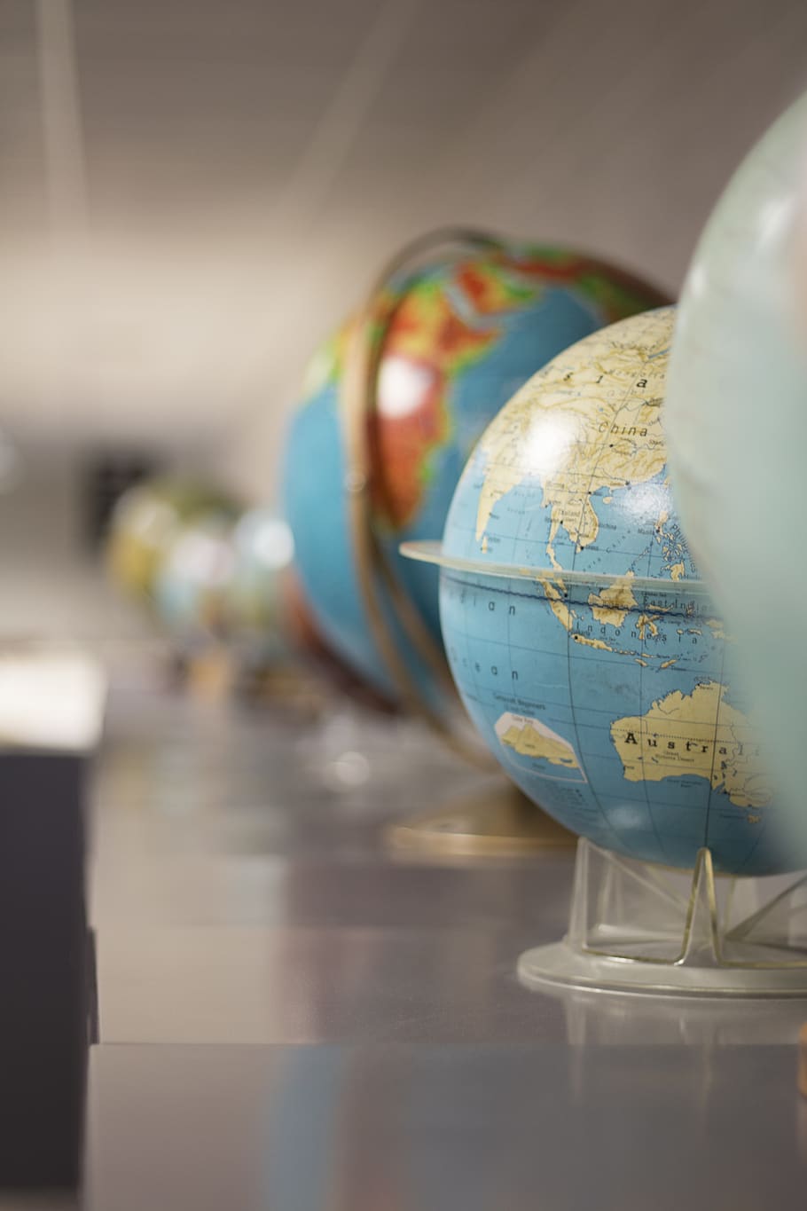library, globe, globes, world, map, globe - man made object HD wallpaper