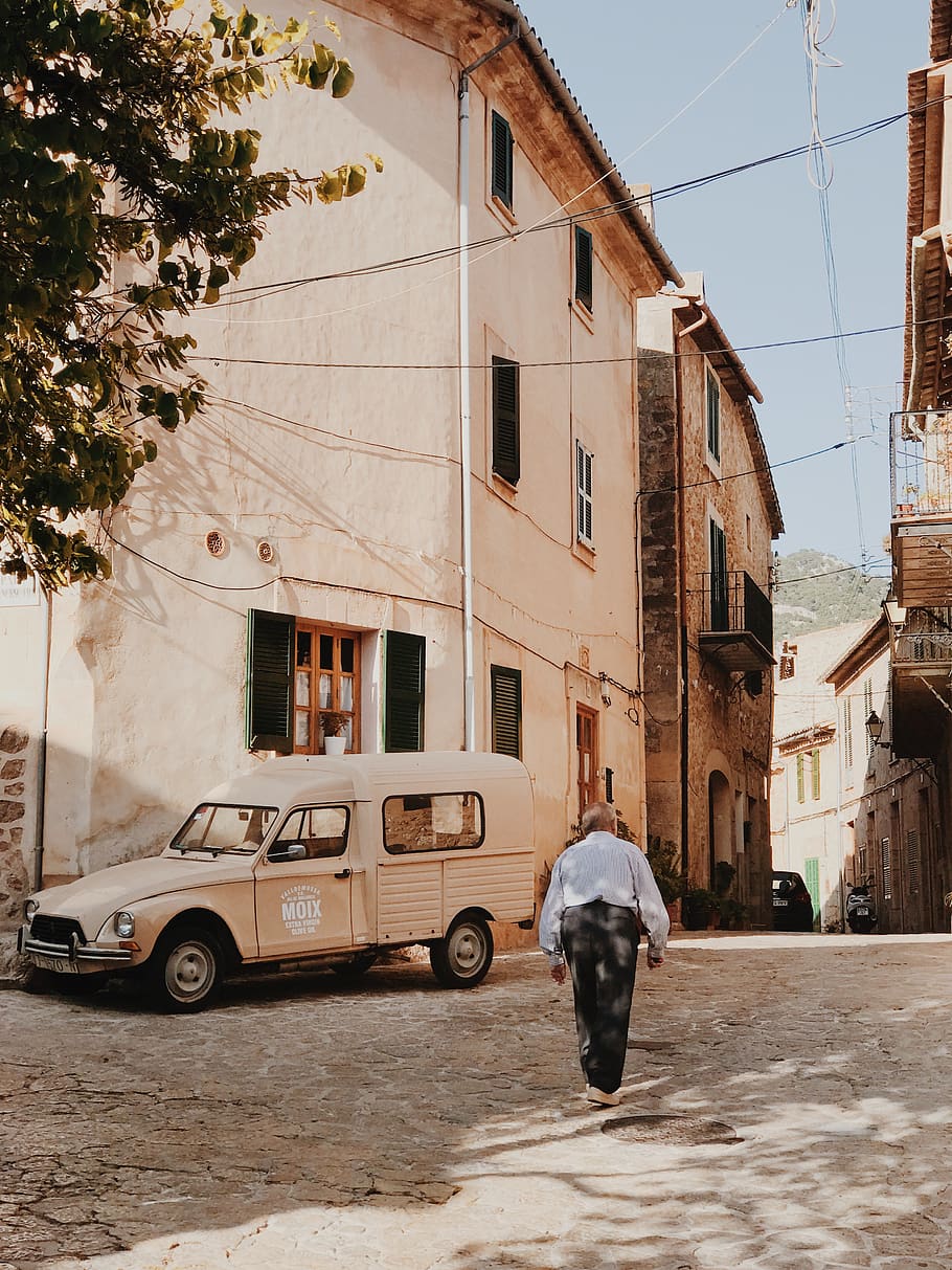 Man Walking Near Beige Truck, architecture, building, car, classic HD wallpaper