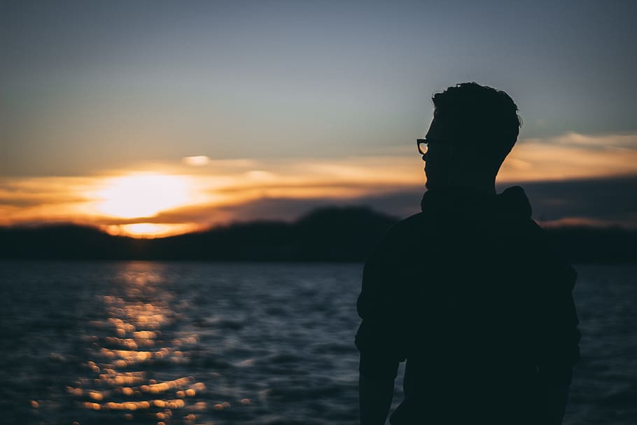 Silhouette of Man during Sunrise, backlit, beach, clouds, evening HD wallpaper