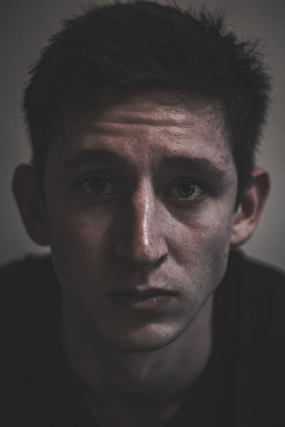 man's face, portrait, headshot, looking at camera, close-up, one person HD wallpaper