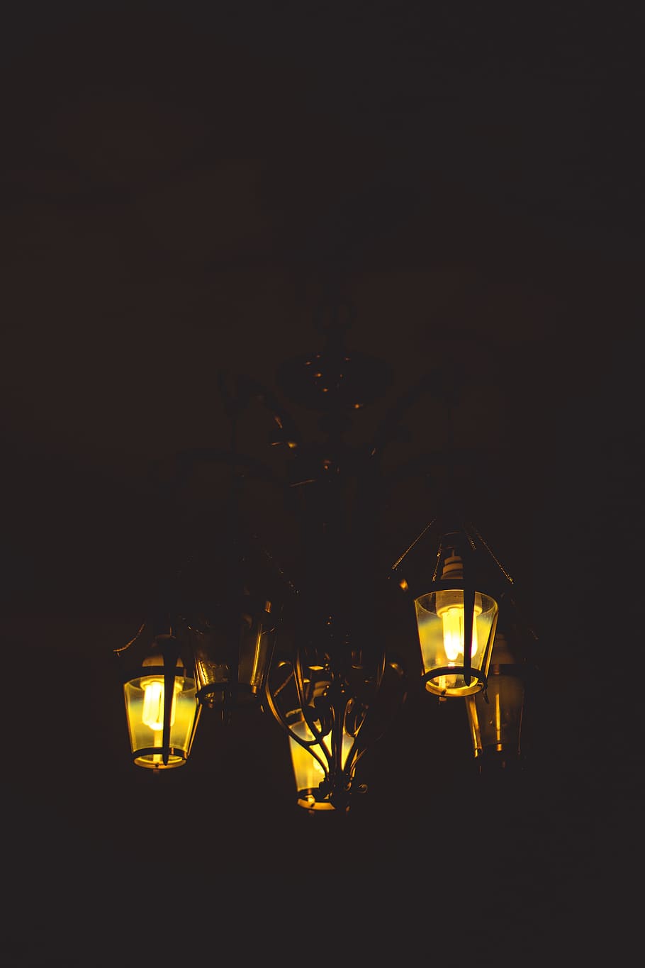 Four Electric Lights, bright, bulbs, ceiling lights, chandelier HD wallpaper