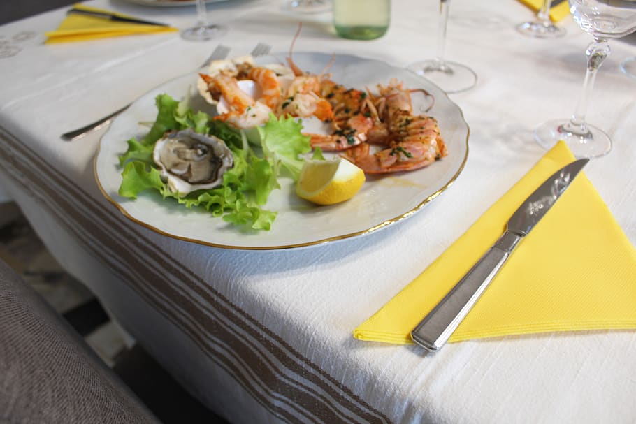 shrimp with lettuce, table, dining table, furniture, plant, food HD wallpaper