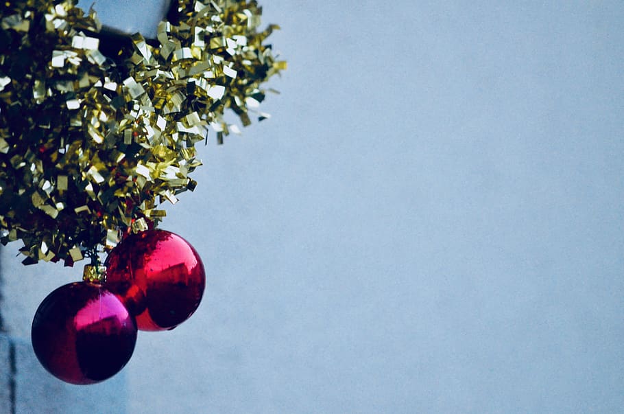two red baubles, white space, christmas ball, garland, retro HD wallpaper