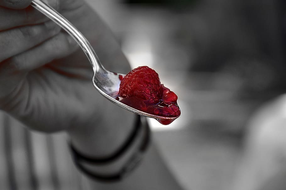 raspberry, spoon, red, black and white, dessert, delicious HD wallpaper