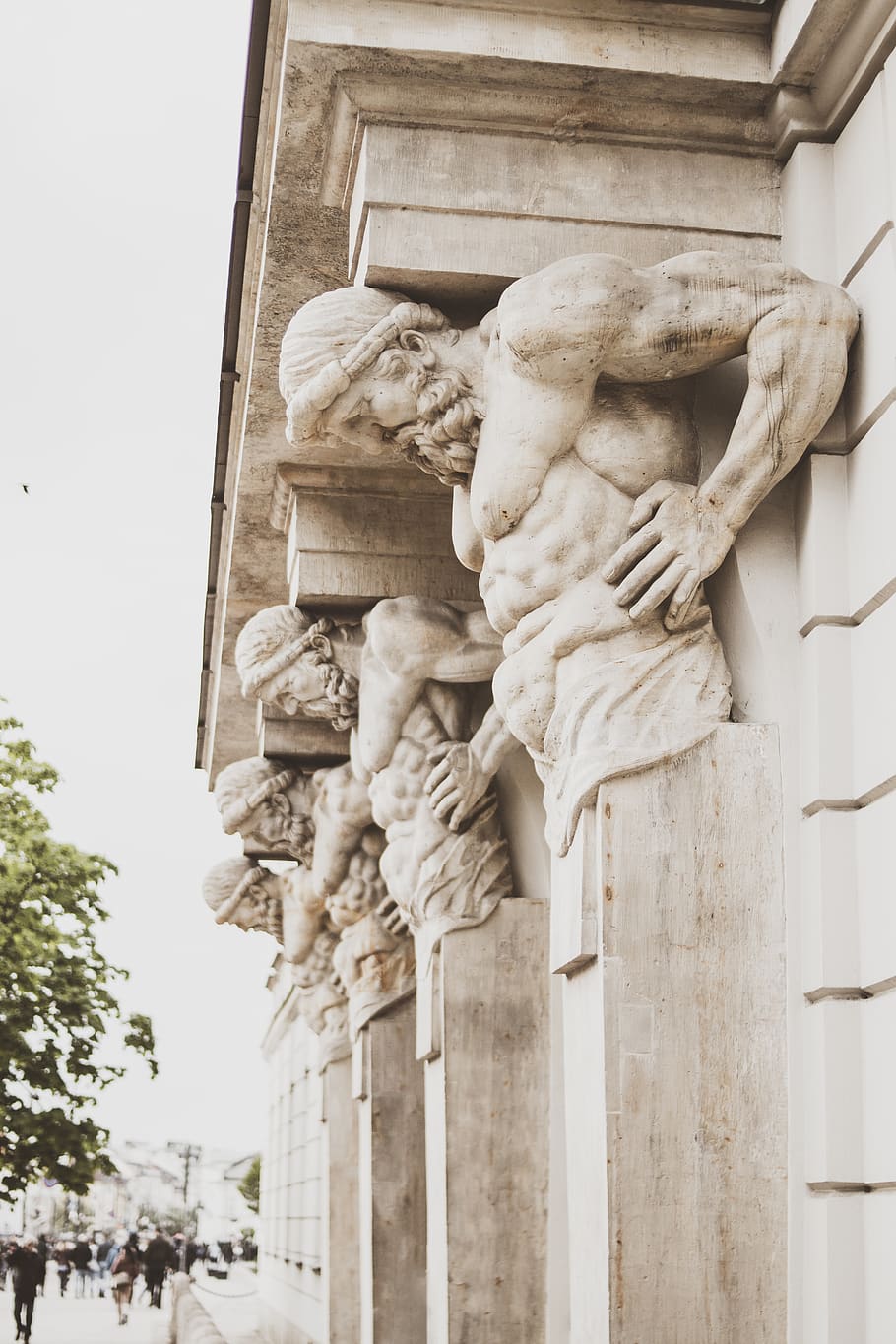 Top-less Man Statue, architecture, art, building, close-up, columns HD wallpaper