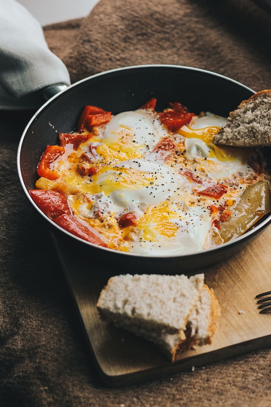 Food Photography of Cooked Eggs and Meat, appetizer, bowl, bread