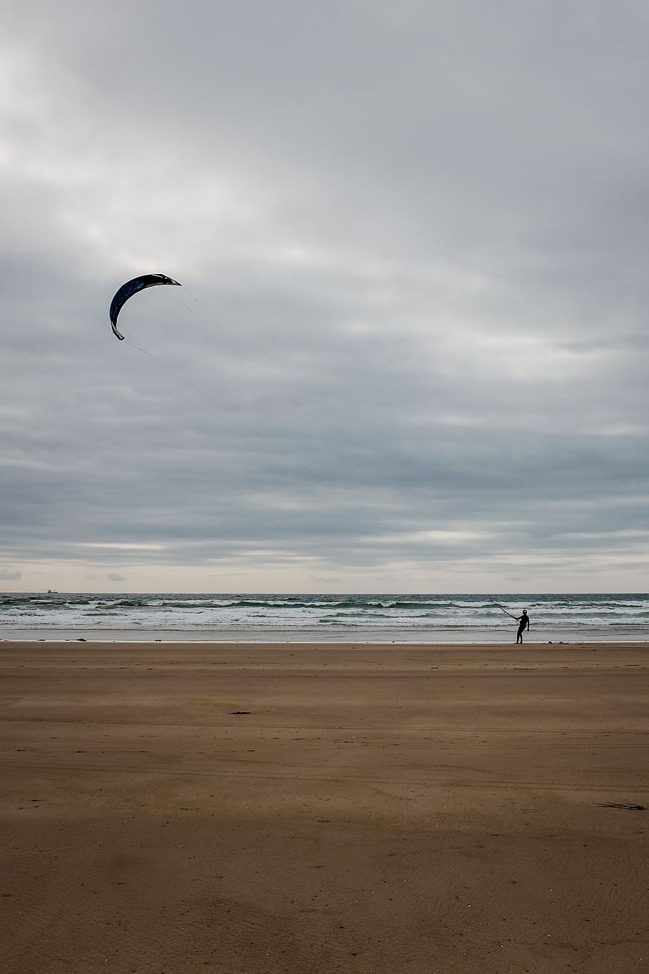 kitesurfing, kitesurfer, wales, beach, sea, cliffs, pembrokershire, HD wallpaper