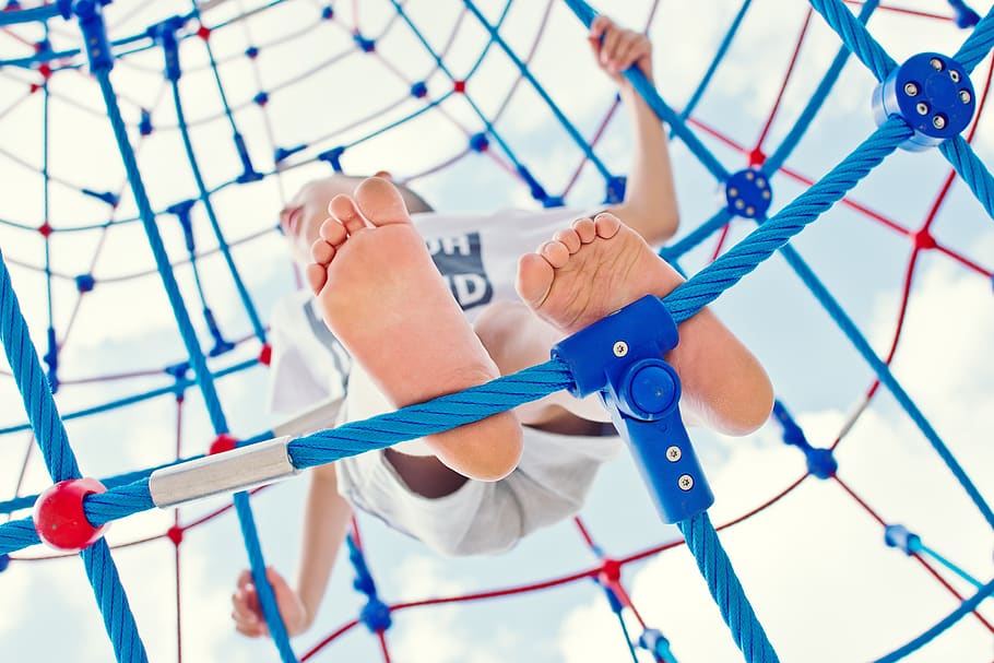 legs, high, play, kid, foot, young, summer, playground, sky HD wallpaper