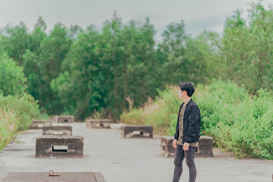 boy, alone, child, lonely, man, kid, fear, young, people, house HD wallpaper