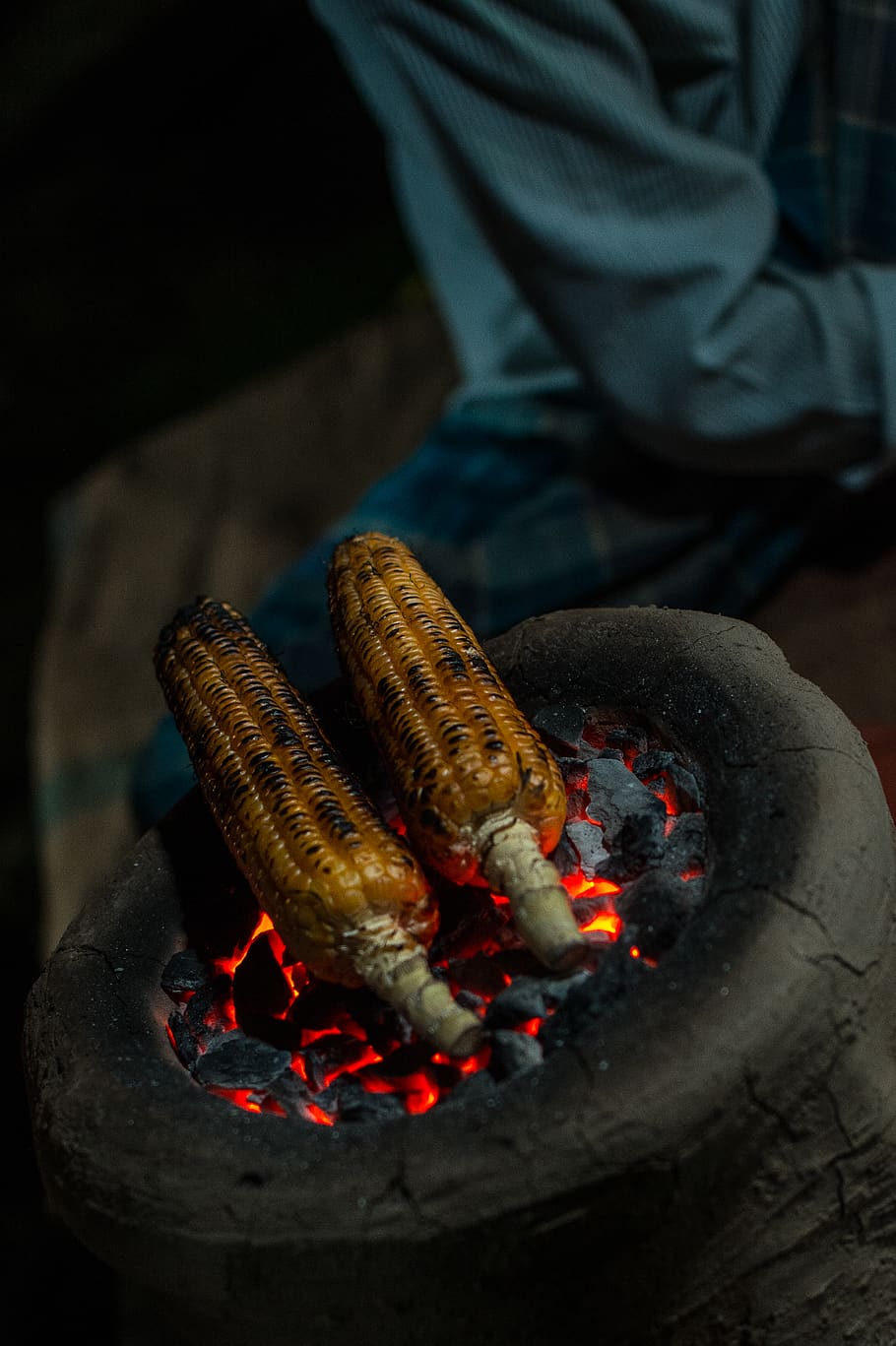 sweetcorn on charcoal, heat - temperature, fire, food and drink HD wallpaper