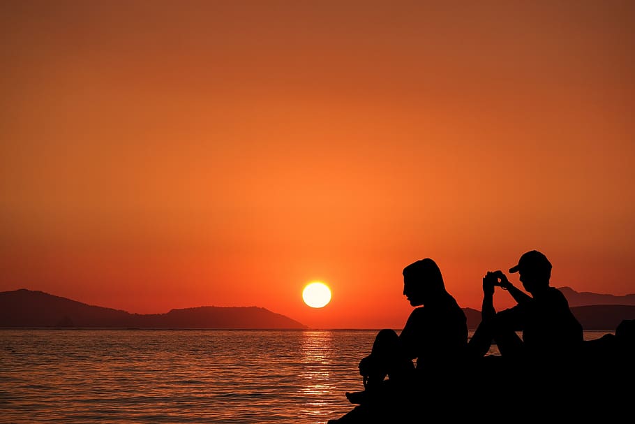 sunset, couple, romance, romantic, love, silhouette, twilight HD wallpaper