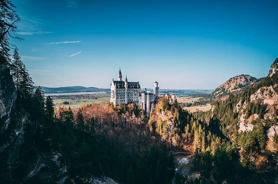 white concrete castle during daytime, architecture, building exterior HD wallpaper