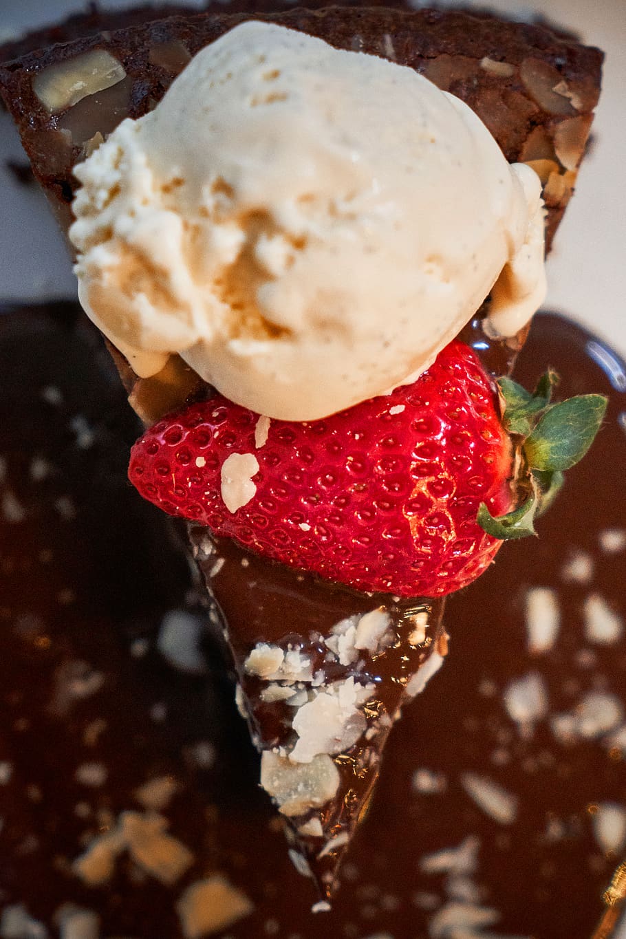 Close-up Photo of Slice of Chocolate With Ice Cream on Top, cake HD wallpaper