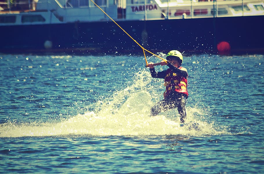 Person Water Skiing, adventure, boy, fun, water-ski, waterski HD wallpaper