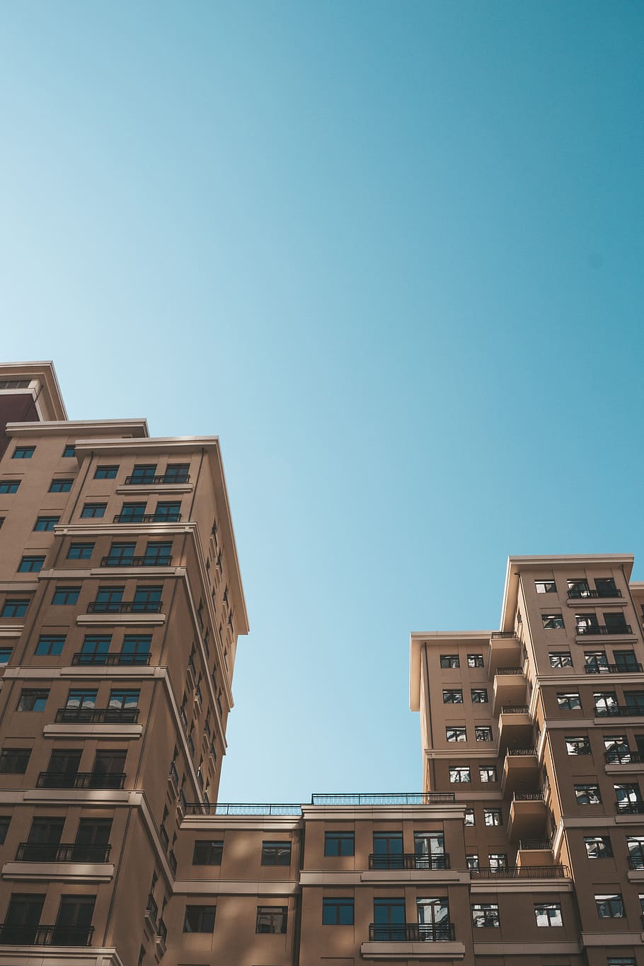 Low Angle Photography of High-rise Buildings Under Blue Sky, apartment HD wallpaper