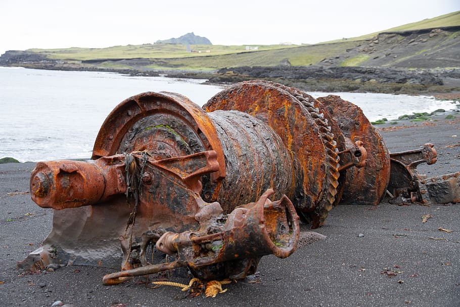 iceland, beach, iron, rust, sand, rusty, shipwreck, metal, obsolete HD wallpaper